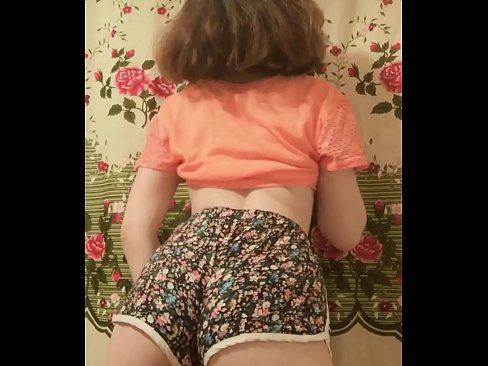❤️ 性感的年轻宝贝在镜头前脱下她的短裤 ☑ 自制毛片️❤